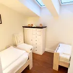 Familienhaus Feuerstein فانجر أوخه
